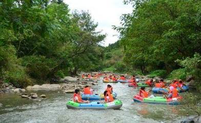 旅游重頭戲漂流登場，機車美女共慶月亮灣房車開營