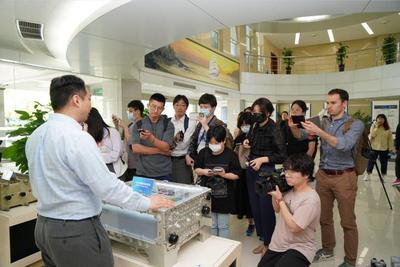 強化國際傳播 "推動經濟高質量發展"中外媒體采訪活動走進奉賢